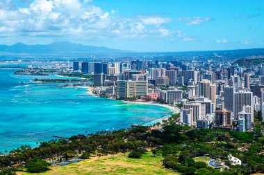 Waikiki Beach Honolulu Hawaii 'deki Diamond Head State Anıtı' ndan hava görüntüsü