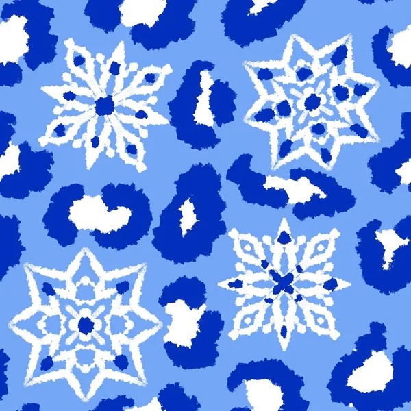 手は青いヒョウチーター雪の雪のフレーククリスマスプリントのシームレスなパターンを描きました 野生動物の皮の毛皮の背景デザイン エキゾチックなスポットファッション グラフィック自然ジャガー — ストック写真