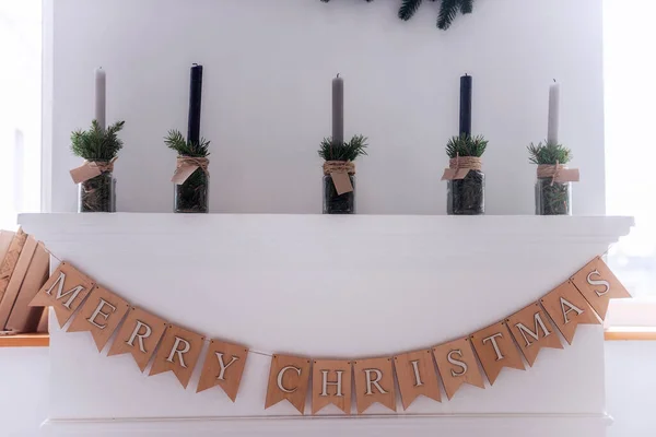 Minimalistic Christmas Decoration Fireplace Garland Evergreen Spruce Bird Hangs White — Stock Photo, Image