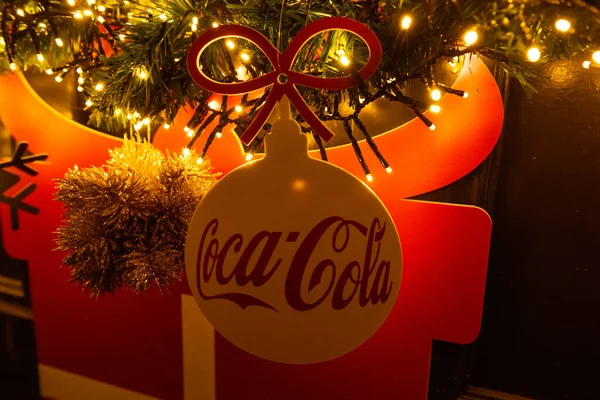 Zagreb Croatia December 2022 Coca Cola Decoration Christmas Tree White — Stock Photo, Image