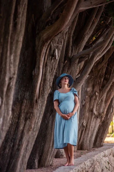 Portrait Middle Aged Pregnant Woman Denim Blue Dress Hat Future — Stock Photo, Image