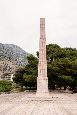 Birinci Dünya Savaşı sırasında Avusturya-Macaristan Donanması 'nda hayatını kaybeden denizcilerin anısına dikilen parkta bir anıt.