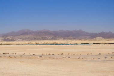 Ras Mohammed Ulusal Parkı 'ndaki güzel manzara, Mısır' daki Sina Yarımadası. Arzuların çöl ve tuzlu gölü.