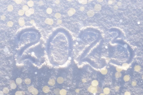 2023年在白雪表面登记 新年快乐的概念 上面的头像Defocus光明和圣诞节的心情 — 图库照片