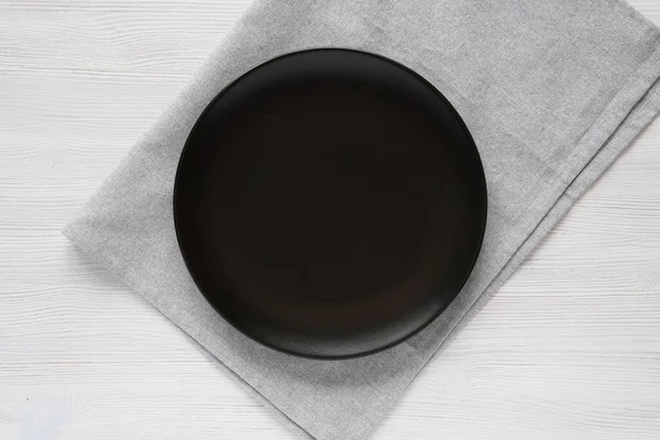 Empty Black Plate Grey Kitchen Towel Top View Minimalist Scandinavian Stockfoto