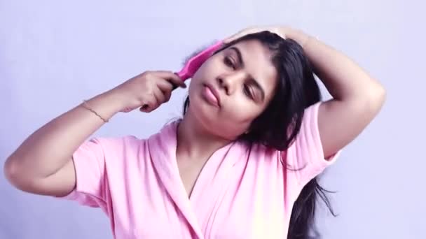 Une Jolie Femme Indienne Inquiète Pour Énorme Problème Perte Cheveux — Video