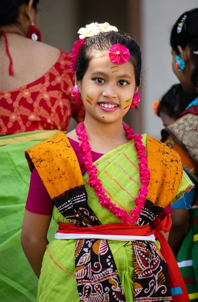 Enfant Indien Bengli Fille Avec Visage Coloré Robe Tradition Holi — Photo