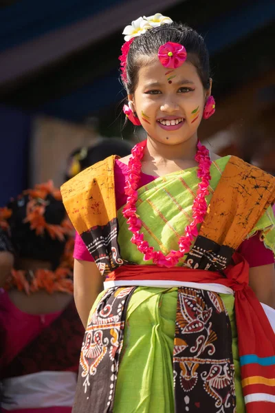 Enfant Indien Bengli Fille Avec Visage Coloré Robe Tradition Holi — Photo
