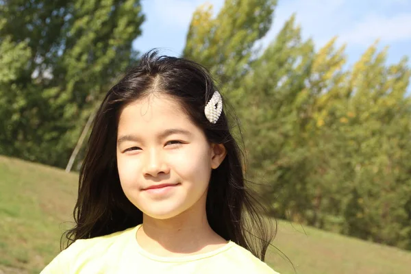 Aziatisch Kazachs Klein Meisje Natuur — Stockfoto