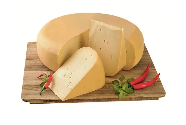Ahşap Tahtada Bir Dilim Edam Peyniri Kesme Yolu — Stok fotoğraf