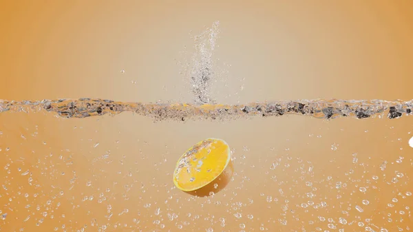 Portakal Dilimi Saf Suya Düşer Turuncu Arkaplanda Renkle Sıçratır — Stok fotoğraf