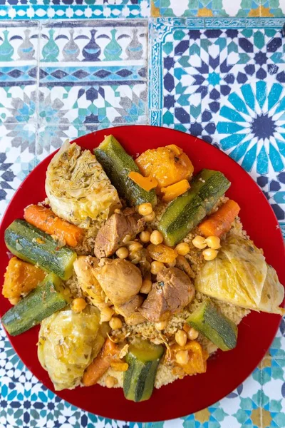 Традиционный Марокканский Кускус Мясом Овощами Капустой Морковью Цуккини — стоковое фото