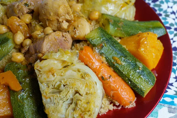 Couscous Tradicional Marroquí Con Carne Verduras Repollo Zanahorias Calabacín — Foto de Stock