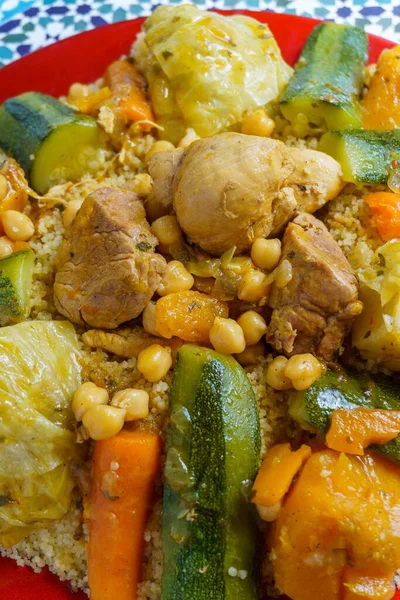 Couscous Tradicional Marroquí Con Carne Verduras Repollo Zanahorias Calabacín — Foto de Stock