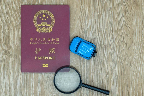 Pasaporte República Popular China Sobre Una Mesa Madera Coche Miniatura — Foto de Stock