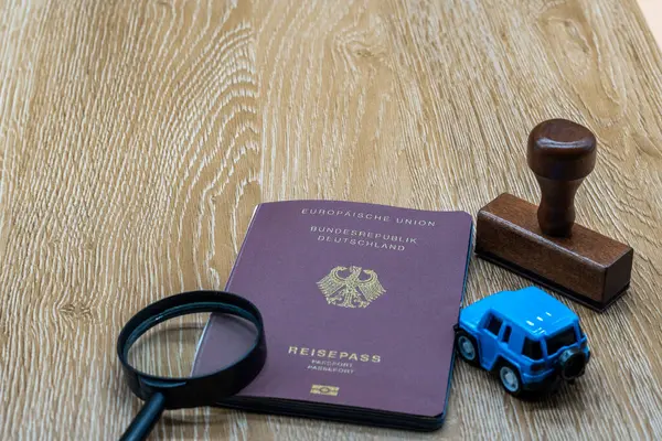 Pasaporte Alemán Está Estampado Una Mesa Madera Proceso Oficial Autenticación — Foto de Stock