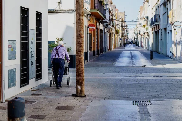 Barcelona España Junio 2023 Paciente Anciano Discapacitado Que Camina Lentamente — Foto de Stock