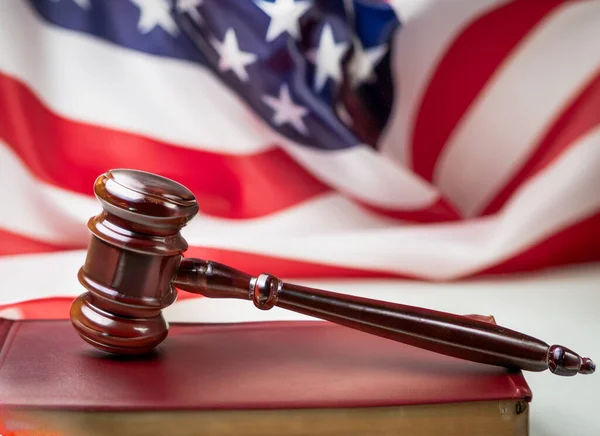 Amerikas Förenta Staters Flagga Med Domares Klubba Begreppet Rättvisa Och — Stockfoto