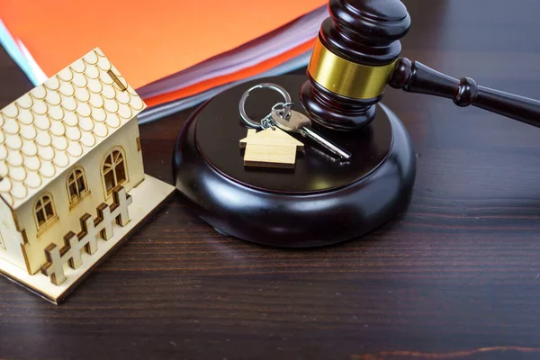 Real estate purchase and sale litigation. Sale of Real Estate Attorney. Seller withdraws from transaction. House, keys and judge\'s case in courtroom. Legal apology and concept of justice.