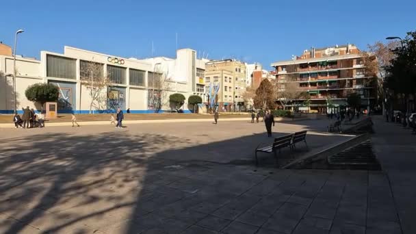 2024年3月4日 西班牙巴塞罗那 巴塞罗那Badalona的La Plana广场 — 图库视频影像