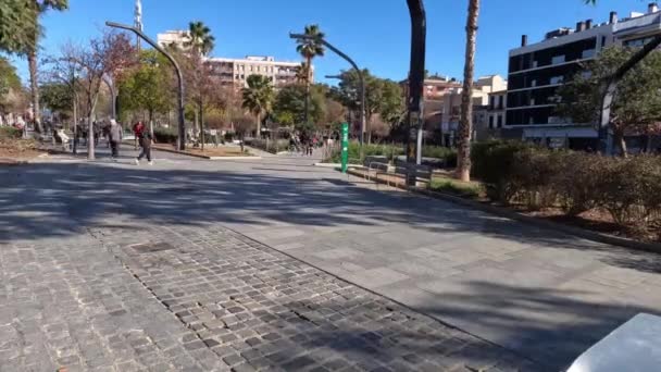 Barcelona Espanha Março 2024 Pessoas Caminhando Longo Paa Pompeu Fabra — Vídeo de Stock