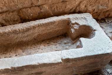 San Millan de la Cogolla, La Rioja, İspanya 'daki Suso manastırındaki mezarlar.