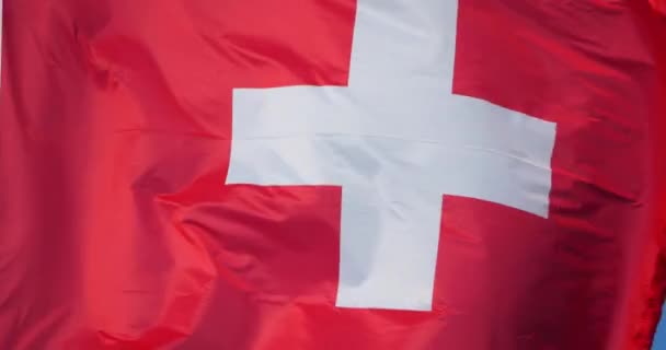 Флаг Швейцарии Размахивающий Ветру — стоковое видео