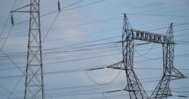 Elektrik hattı, Fransa 'da voltaj.
