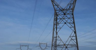 Elektrik hattı, Fransa 'da voltaj.