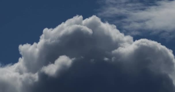 Bulutlu Gökyüzü Güney Fransa Bulutlar Mavi Gökyüzüne Karşı — Stok video