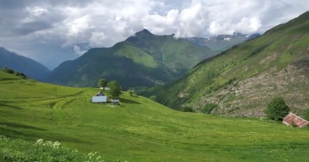 Das Tal Von Lyse Luz Saint Sauveur Departement Hautes Pyrenees — Stockvideo
