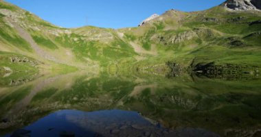 Especieres veya Luhos Gölü. Tentes geçidi, Hautes Pireneleri, Occitania, Fransa