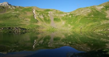 Especieres veya Luhos Gölü. Tentes geçidi, Hautes Pireneleri, Occitania, Fransa