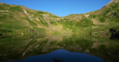 Especieres veya Luhos Gölü. Tentes geçidi, Hautes Pireneleri, Occitania, Fransa