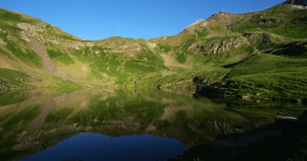 Lago Especieres Luhos Passe Tentes Hautes Pyrenees Occitania França — Vídeo de Stock