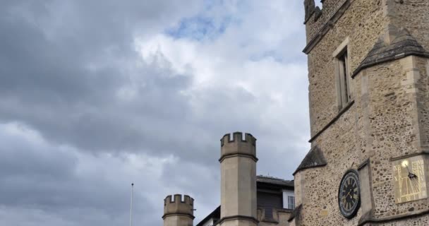 Церковь Святого Ботольфа Фасад Библиотеки Паркера Кембридж Кембриджшир Англия Великобритания — стоковое видео