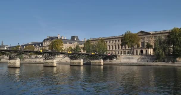 Pont Des Arts Edificio Del Museo Del Louvre Orilla Del — Vídeos de Stock