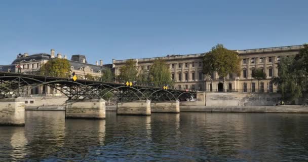 Pont Des Arts Edificio Del Museo Del Louvre Orilla Del — Vídeo de stock