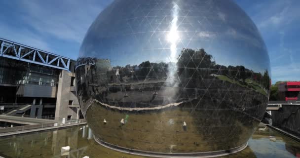法国巴黎拉维莱特公园中的地理与科学和工业之城 — 图库视频影像
