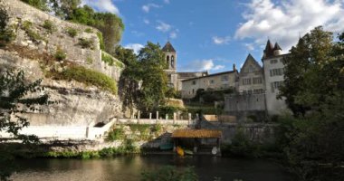 Bourdeilles ve Dronne Nehri, Dordogne Bölümü, Fransa.