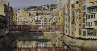 Girona boyunca Onyar Nehri, Katalonya, İspanya