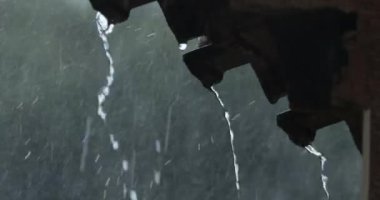 Fırtına sırasında yağmur yağıyor, Güney Fransa