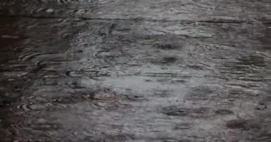 Fırtına sırasında yağmur yağıyor, Güney Fransa