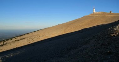 Güneyden Mont Ventoux Zirvesi, Vaucluse Bölümü, Provence, Fransa.