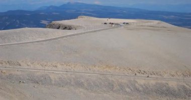 Mont Ventoux yolu Tempetes geçidini tırmanıyor, Provence, Fransa