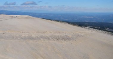 Mont Ventoux yolu Tempetes geçidini tırmanıyor, Provence, Fransa