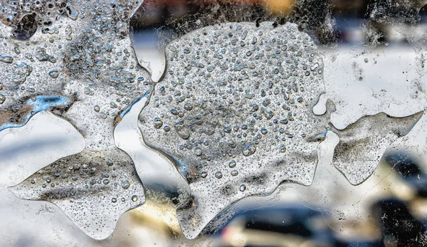 Winter Sind Eisstücke Verschiedenen Formen Und Farben Auf Dem Fensterglas — Stockfoto