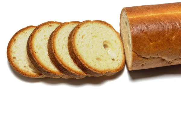 Крупный План Длинного Круглого Багета Ломтиками Бутербродов Изолированного Белом Фоне — стоковое фото