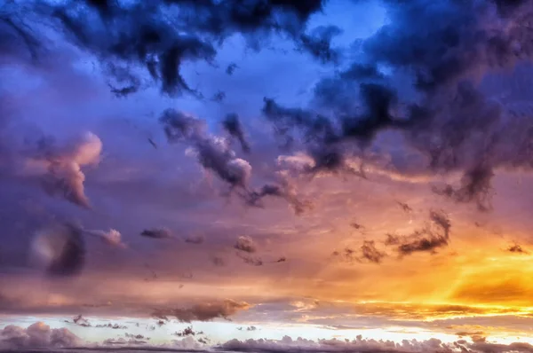 Orange Mit Blauem Bewölkten Sommerabend Sonnenuntergang Himmel — Stockfoto