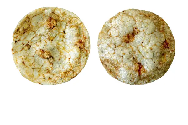 Два Коричневых Рисовых Чипса Специями Солью Белом Фоне — стоковое фото